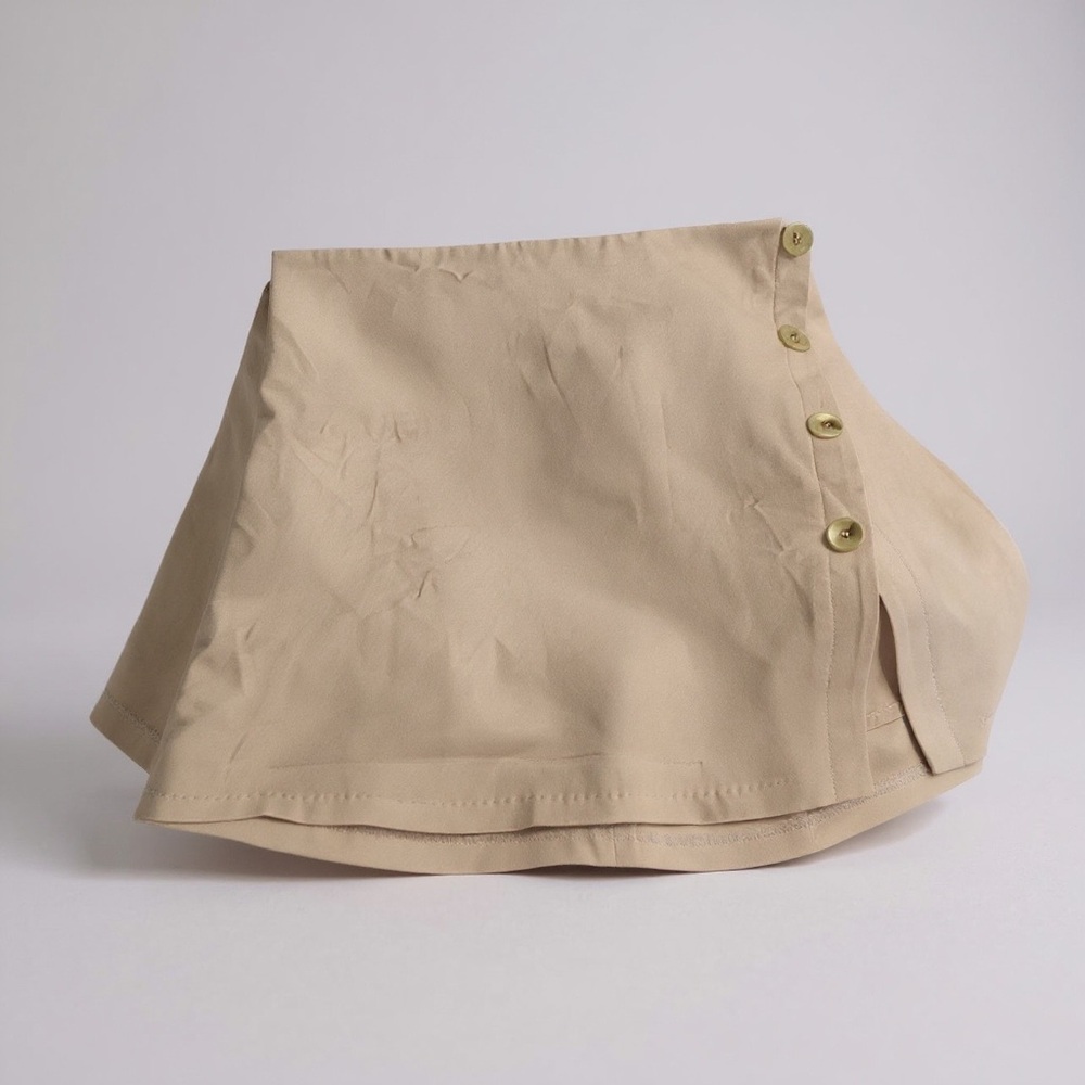 ASTR The Label Cream Mini Skirt, So Chic and Versatile! SZ Large, Like New